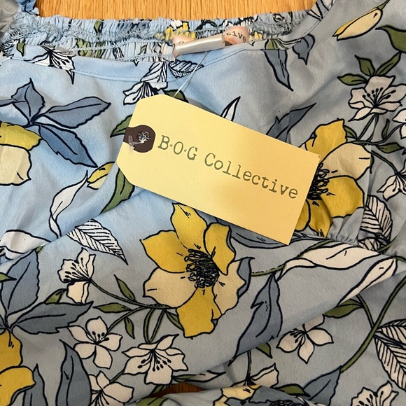 Puffy Sleeved Crop Top With Tie in Back - Picture 4 of 9